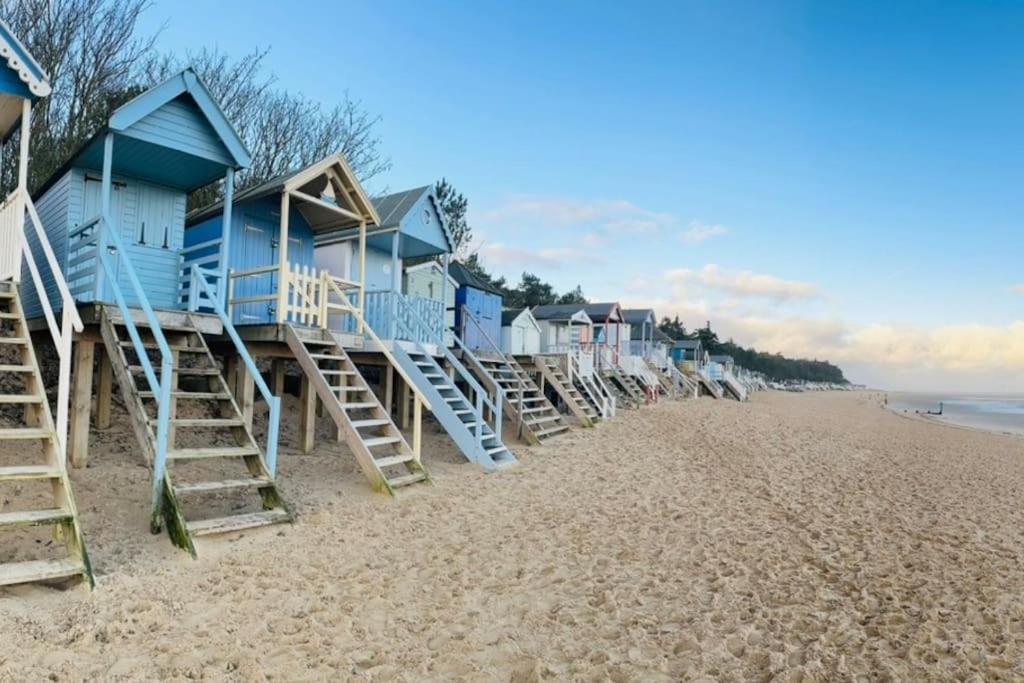 New! Blakeney. Harbour View Blakeney  Exterior photo